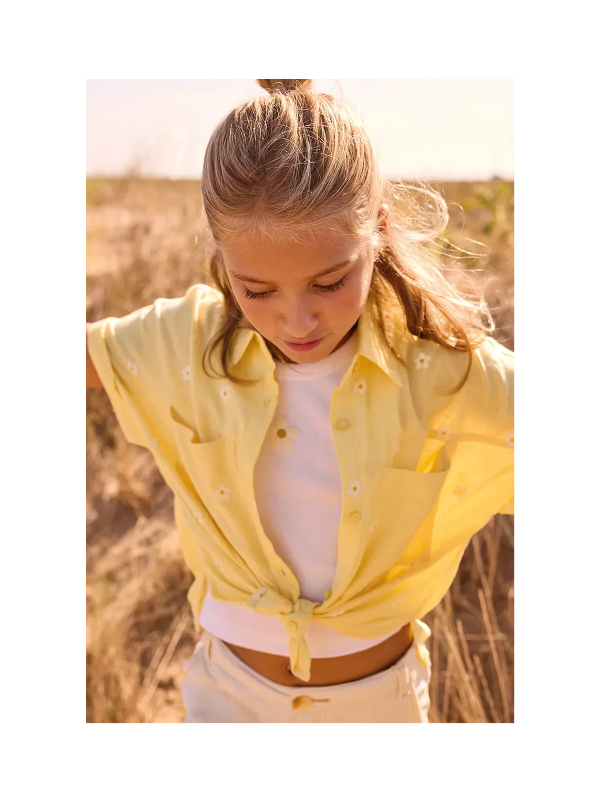 MAYORAL KOSZULA Z KRÓTKIM RĘKAWEM  ŻÓŁTA W KWIATKI TOP BIAŁY Z HAFTEM 6159/57