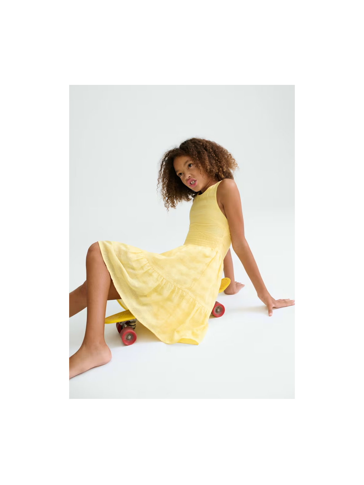 MAYORAL SUKIENKA DLA DZIEWCZYNY Z WYCIĘCIEM NA PLECACH ŻÓŁTA 6913/93