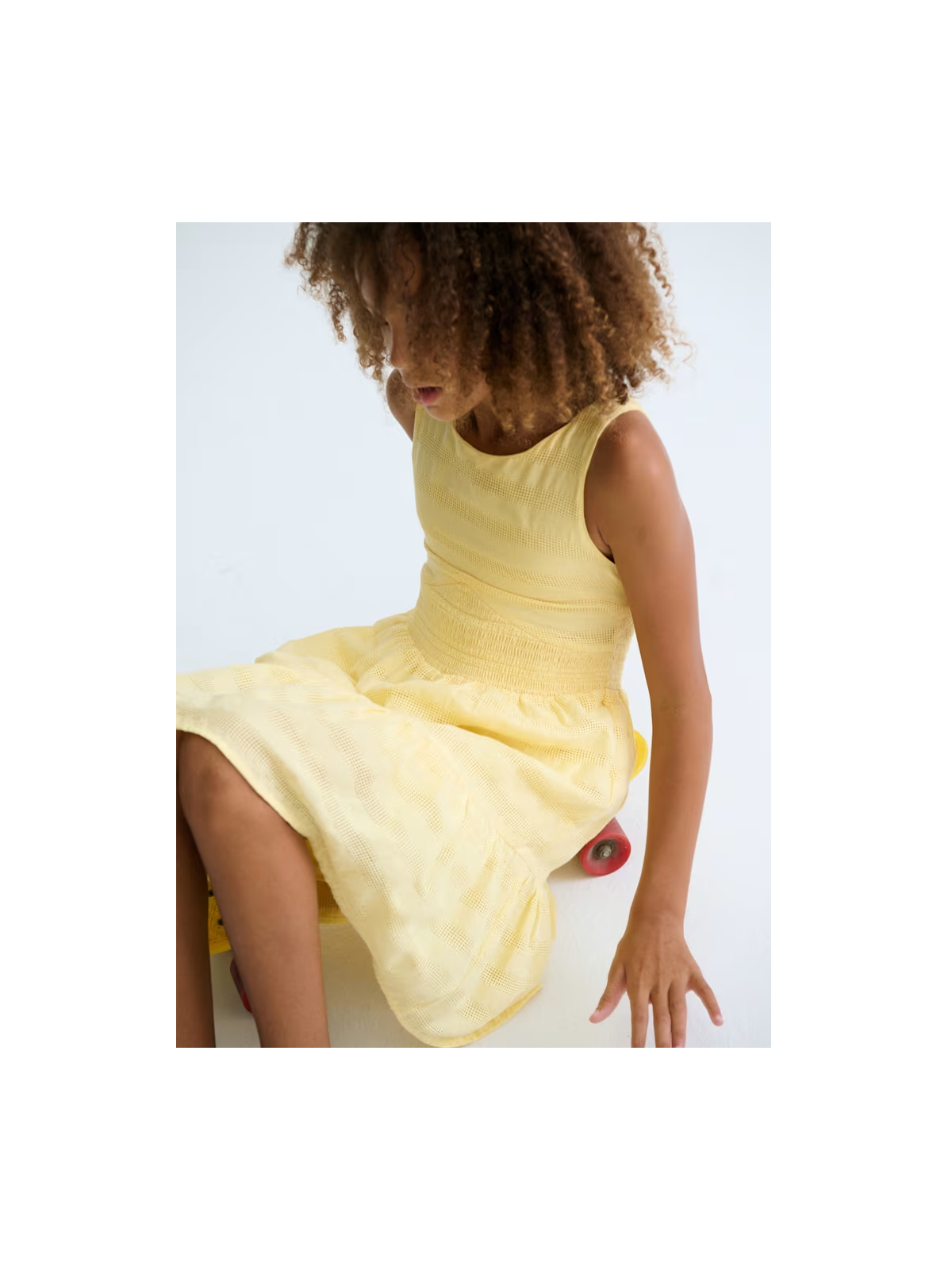 MAYORAL SUKIENKA DLA DZIEWCZYNY Z WYCIĘCIEM NA PLECACH ŻÓŁTA 6913/93