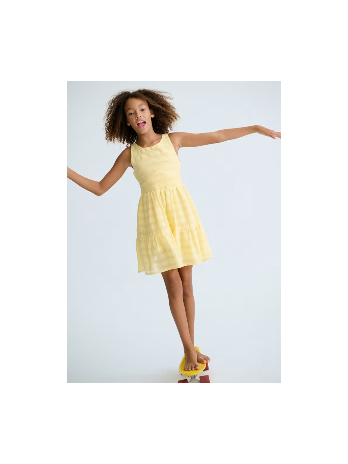 MAYORAL SUKIENKA DLA DZIEWCZYNY Z WYCIĘCIEM NA PLECACH ŻÓŁTA 6913/93