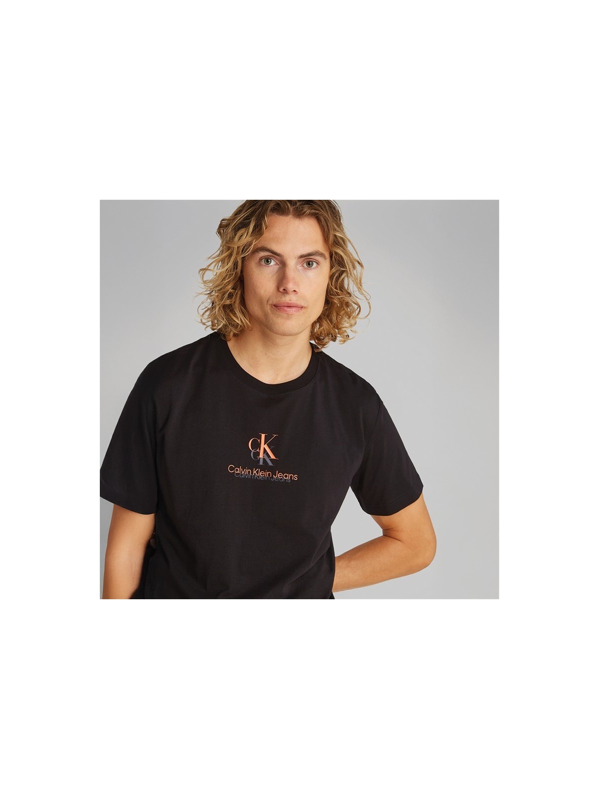 CALVIN KLEIN T-SHIRT DLA CHŁOPCA Z LOGO CZARNY J30J327469