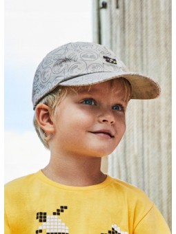 MAYORAL CZAPKA Z DASZKIEM DLA CHŁOPCA SZARA W NADRUKI 10719/20