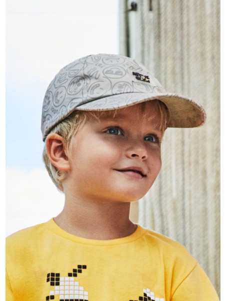 MAYORAL CZAPKA Z DASZKIEM DLA CHŁOPCA SZARA W NADRUKI 10719/20
