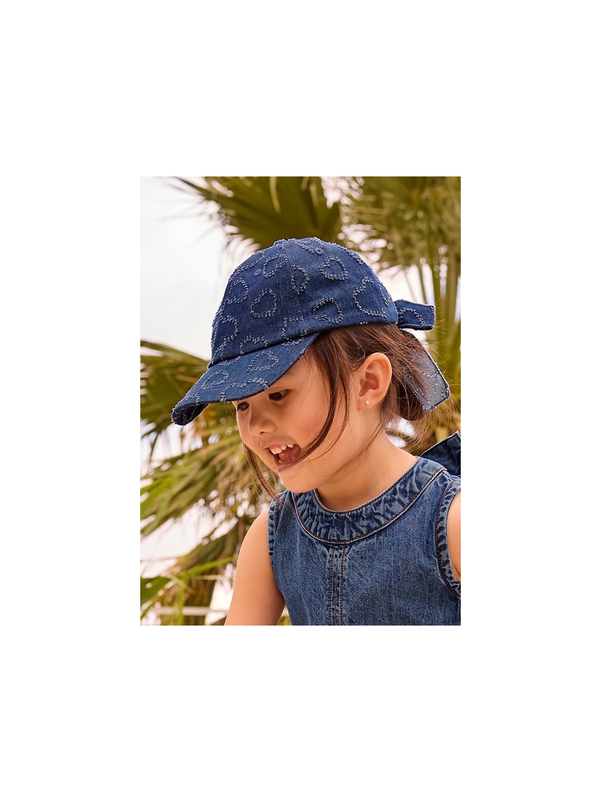 MAYORAL CZAPKA Z DASZKIEM DLA DZIEWCZYNKI GRANATOWA Z WYTŁACZANYMI SERDUSZKAMI 1095/31