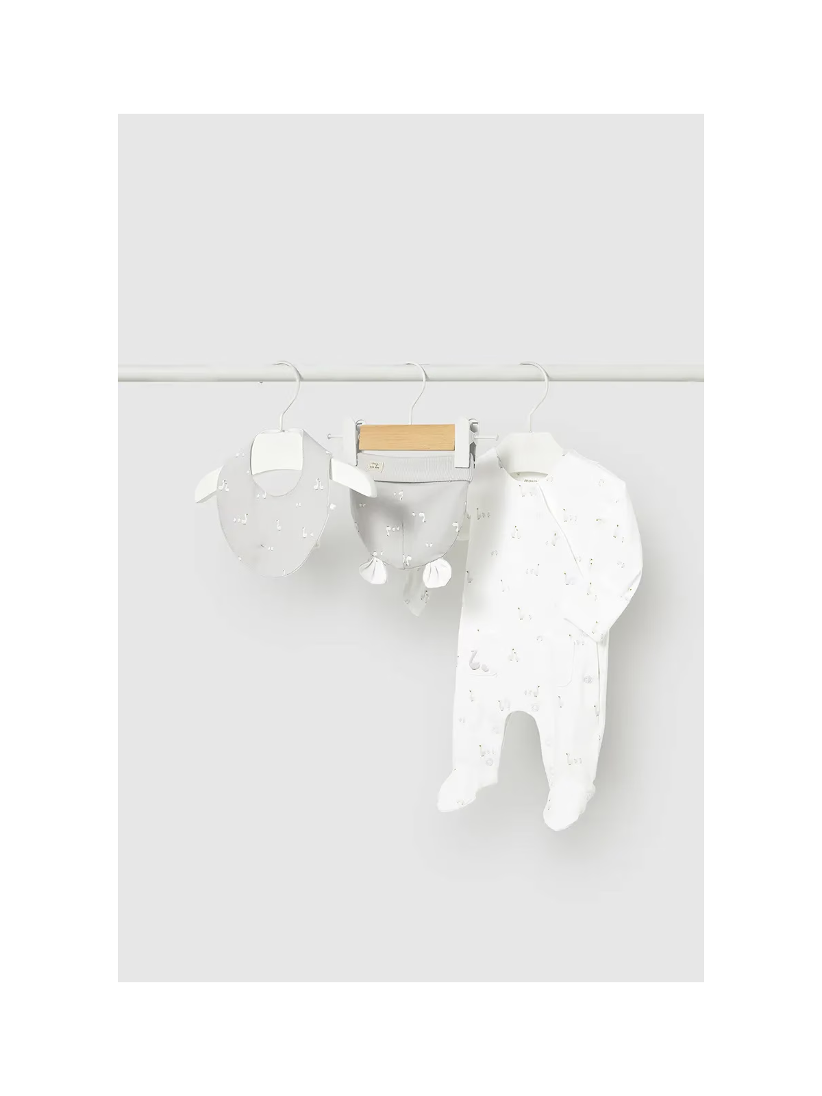 MAYORAL NEWBORN PAJAC ŚPIOCHY DLA DZIECKA PLUS CZAPKA I ŚLINIAK 1728/79