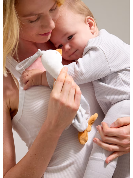 MAYORAL NEWBORN PRZYTULANKA GĘŚ  ZE SKRYTKĄ NA SMOCZEK DLA NIEMOWLĘCIA 9080/30