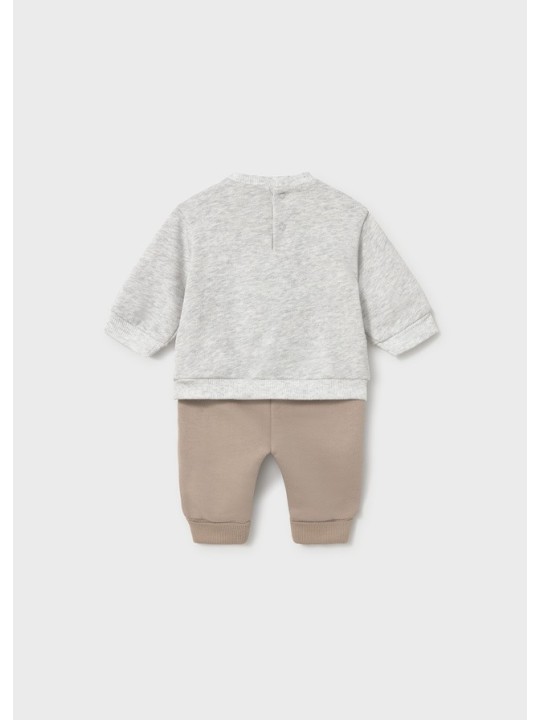 MAYORAL NEWBORN KOMPLET DLA CHŁOPCA SZARA BLUZA Z HAFTEM PLUS BEŻOWE SPODNIE DRESOWE 2682/39
