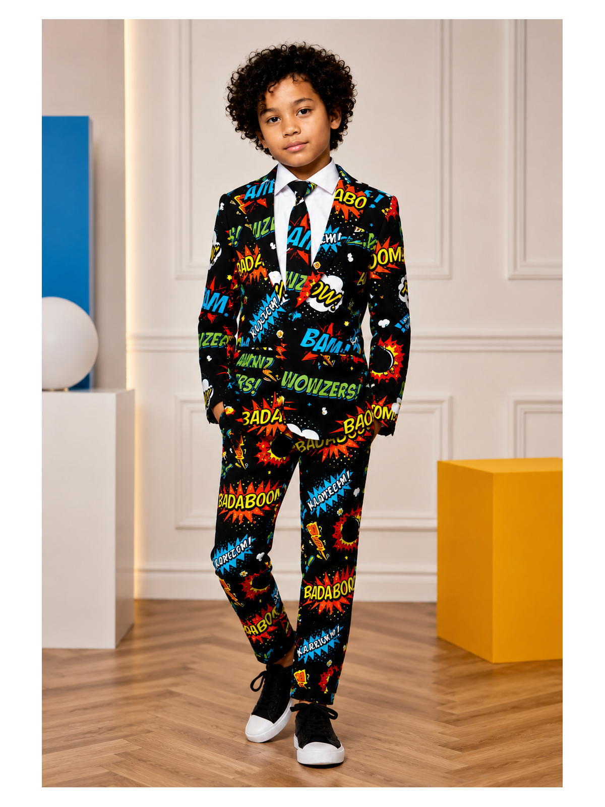 OPPOSUITS KOLOROWY GARNITUR DLA CHŁOPCA W KOMIKSOWY WZÓR BADABOOM MARYNARKA , SPODNIE I KRAWAT OSBO-0003