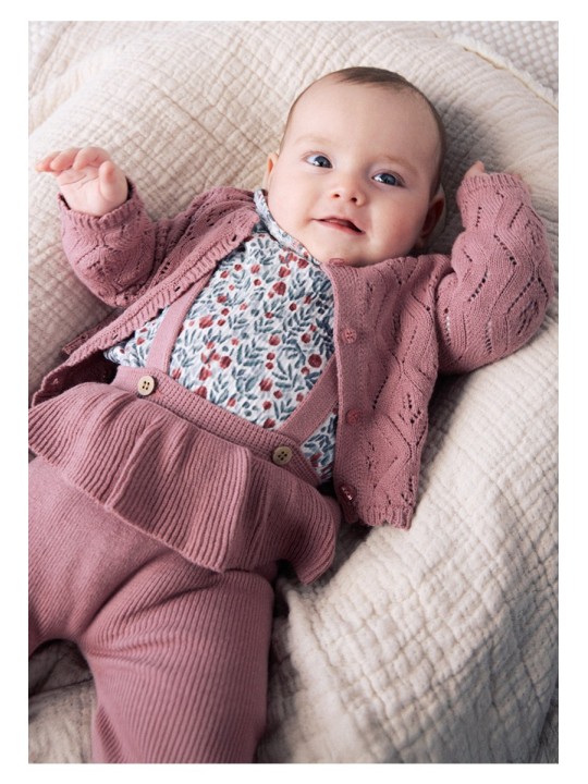 MAYORAL NEWBORN ELEGANCKI DZIANINOWY KOMPLET NIEMOWLĘCY  SWETEREK AŻUROWY  SPODNIE Z SZELKAMI I BLUZKA W KWIATY 2516/35