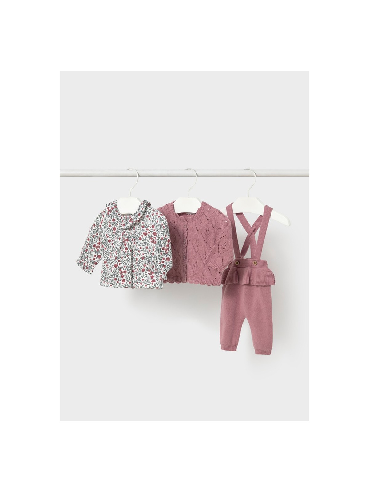 MAYORAL NEWBORN ELEGANCKI DZIANINOWY KOMPLET NIEMOWLĘCY  SWETEREK AŻUROWY  SPODNIE Z SZELKAMI I BLUZKA W KWIATY 2516/35